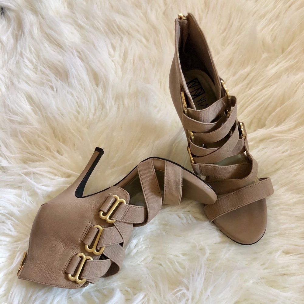 6 1/2 Via Neroli nude/neutral heels.